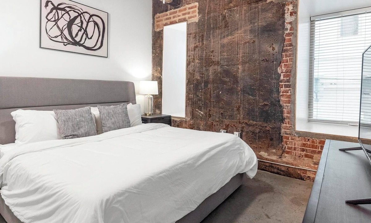 Downtown Memphis Apartment | Landing | Chic 2BD, Courtyard, Gym