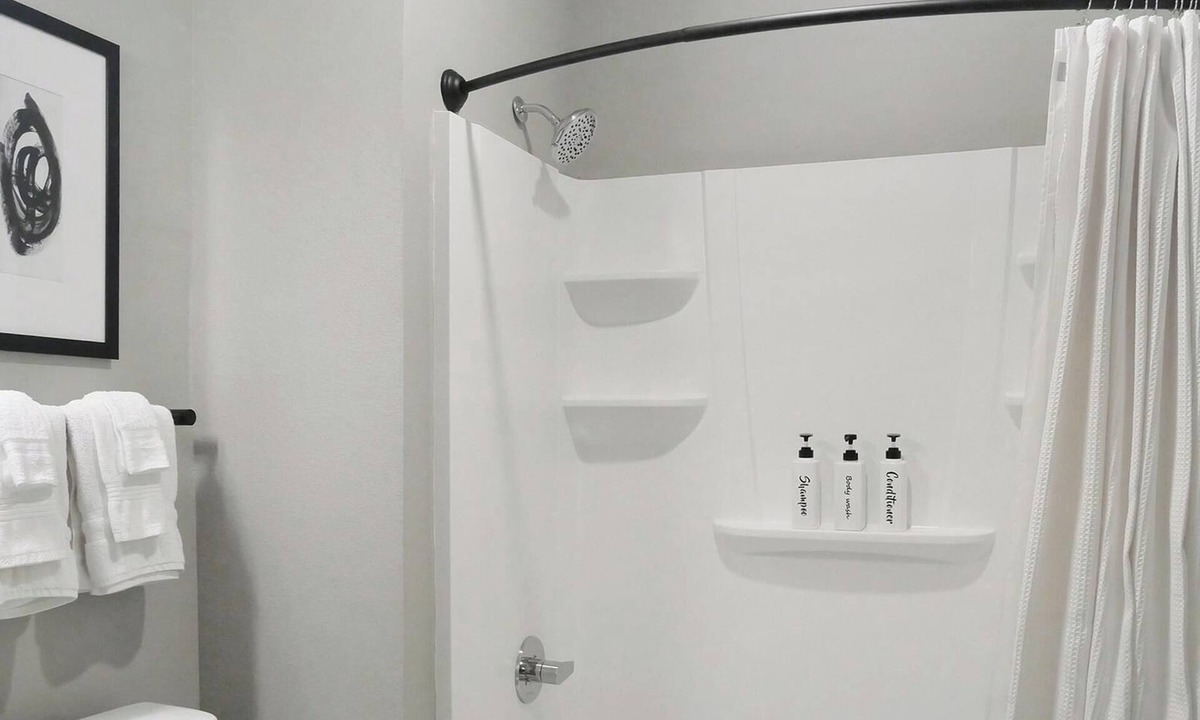 Fort Myers Apartment | Landing | Modern 1BD, Pool, Gym