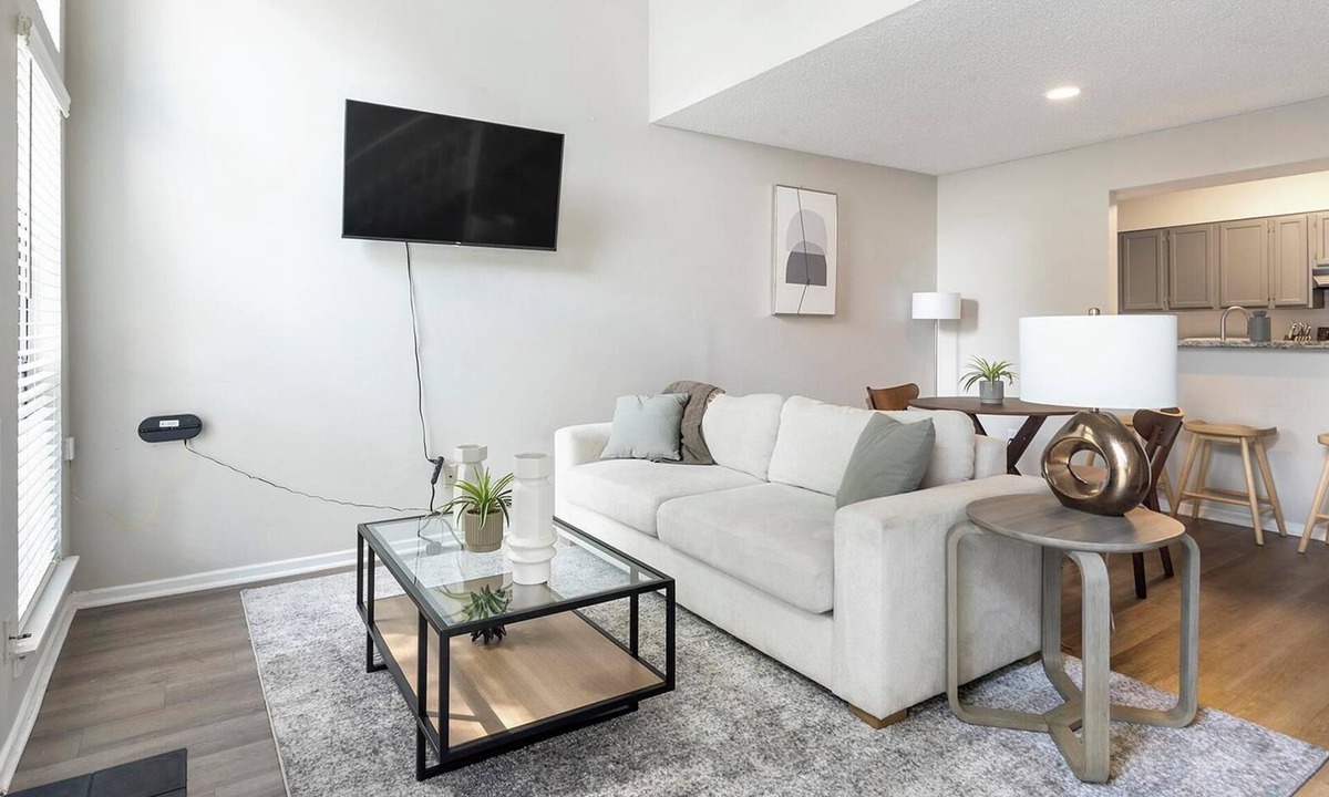 Cordova Apartment | Landing | Modern 2BD, Gym, Pool
