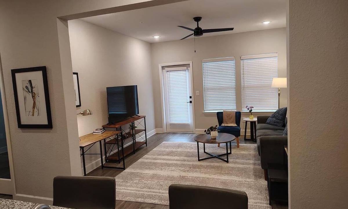 Newberry Apartment | Landing | Modern 2BD, Gym, Pool