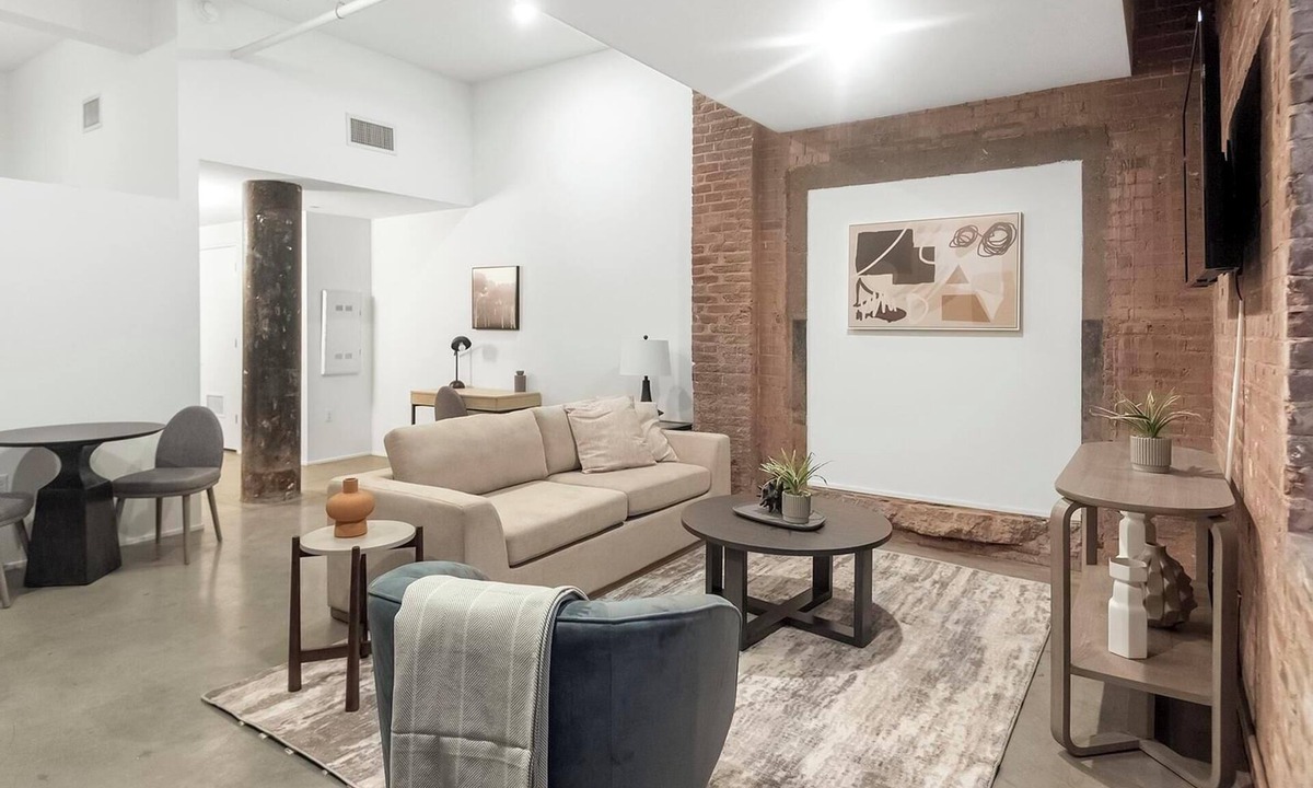 Downtown Memphis Apartment | Landing | Spectacular 1BD, Gym, Courtyard