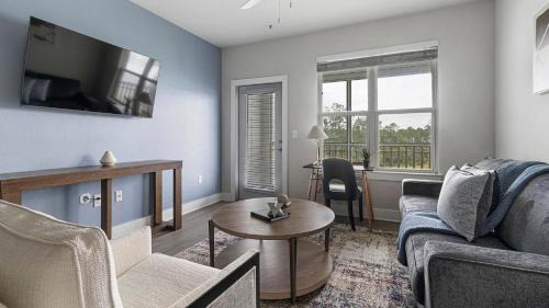 St. Johns Apartment | Landing Spectacular 2BD Gym
