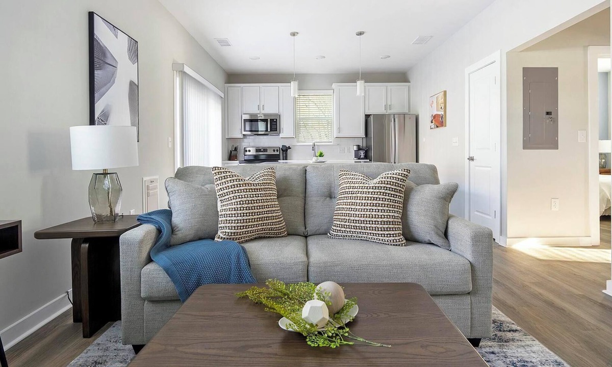 Newell Apartment | Landing | Stunning 1BD, Gym, Courtyard