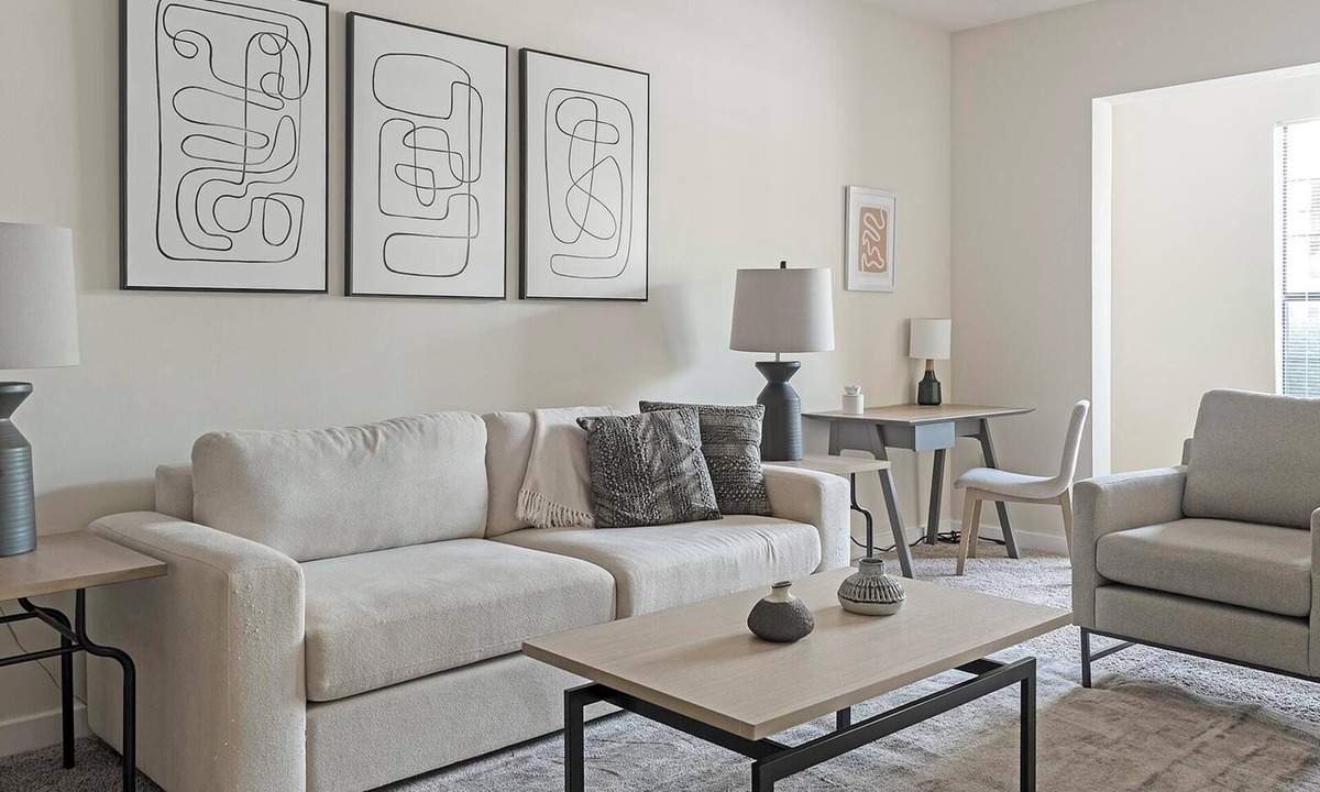 New Pathways Apartment | Landing | Stylish 2BD, Gym, Pool