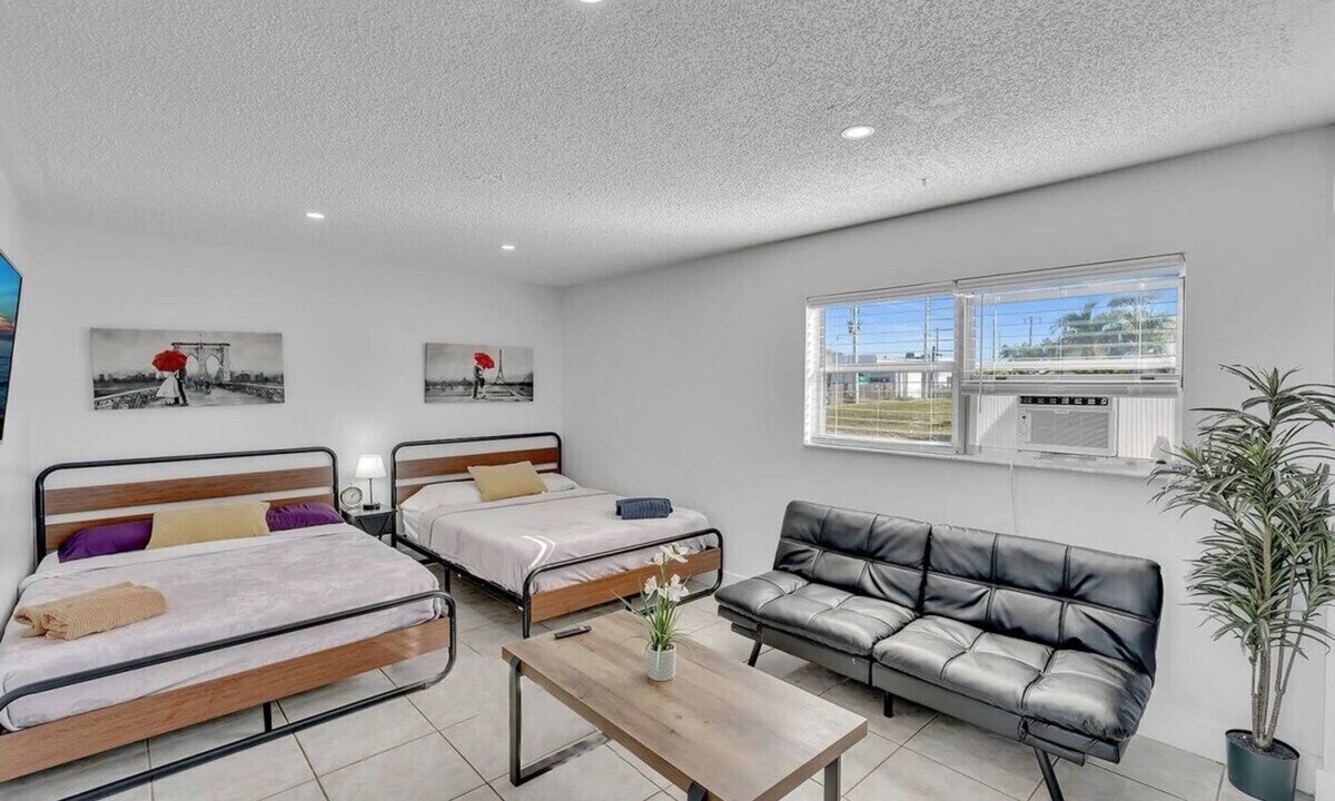 Wyndham Sea Gardens Pompano Beach | Royal Poinciana