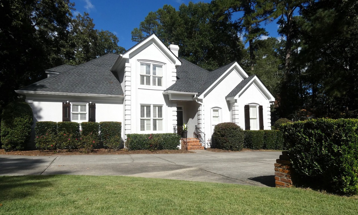 Martinez House | Large 5Bed 4Bath 4.3 Miles from Magnolia Lane