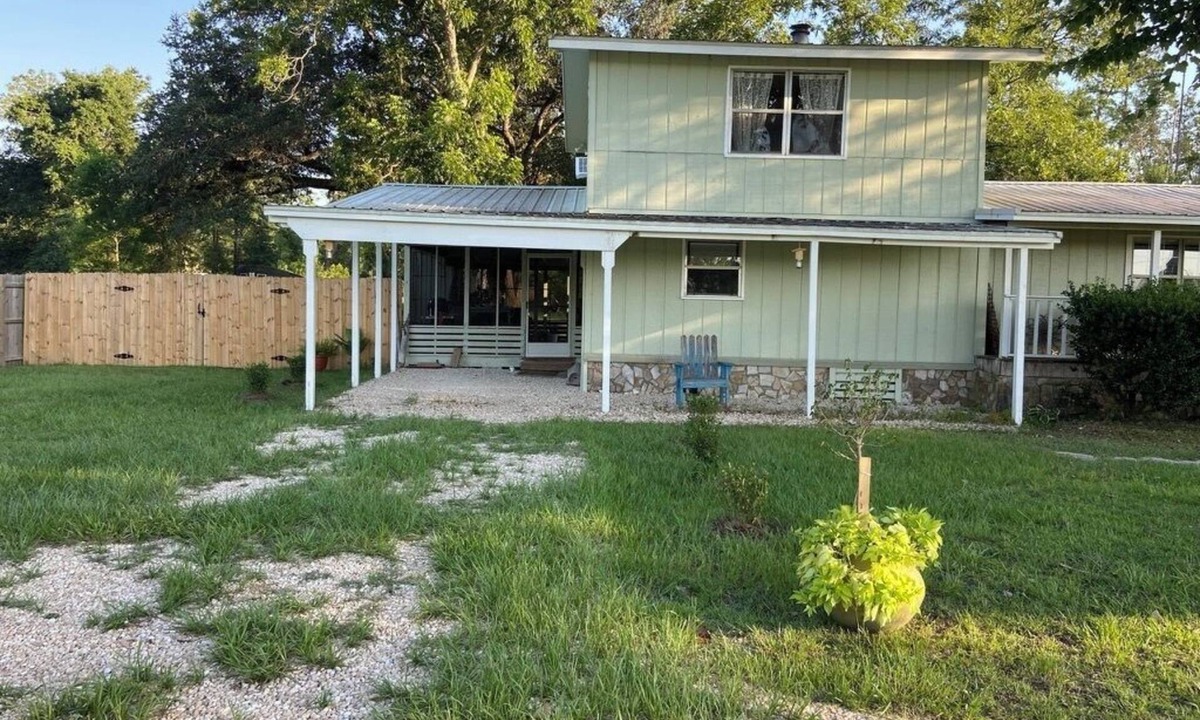 Wewahitchka House | Large Cottage Garden House
