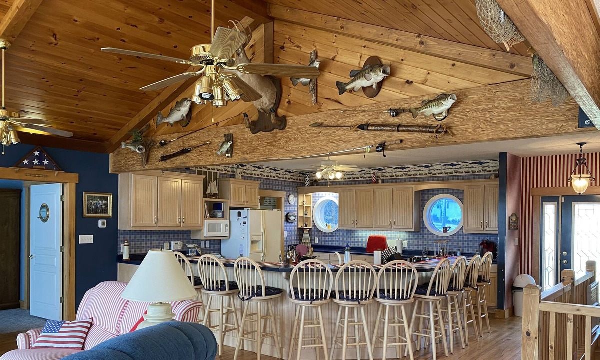Eatonton House | LARGE family - NO PROBLEM! 10 pp main house + attached Pirate’s Hut 14 pp more!