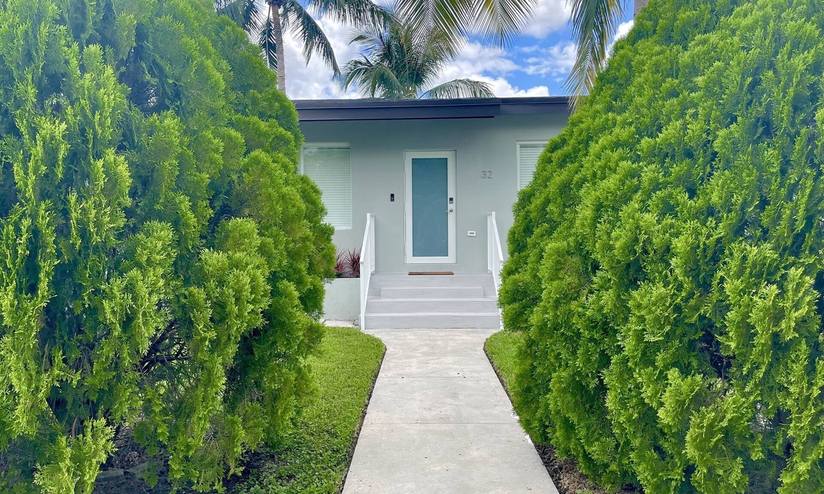 West Little Havana House | Large Home Near Brickell | Miami Beach | Calle Ocho