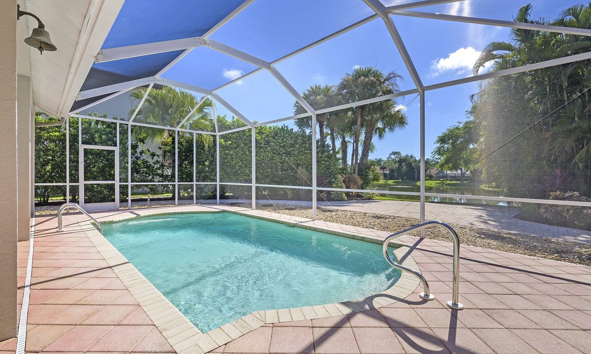 Naples House | Large Oversized Pool Home! Lakefront 4 Bedrooms in Berkshire Lakes!