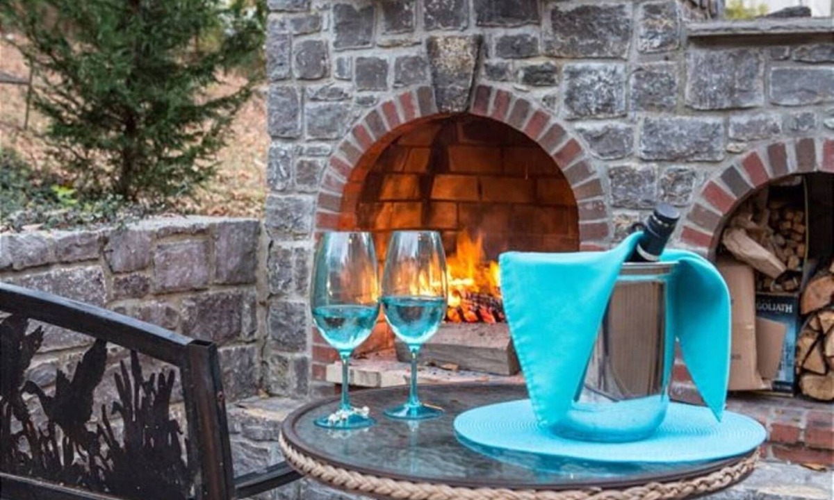 Hillsboro West End House | LAST-MINUTE OPENING & SPECIAL DISCOUNT! Near Downtown & Vandy. Gazebo/Spa.