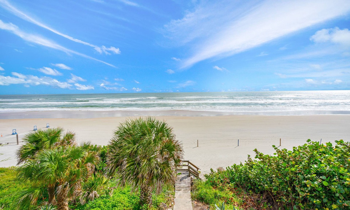 Kahnway Heights House | Latitude Change - Luxury Oceanfront Home
