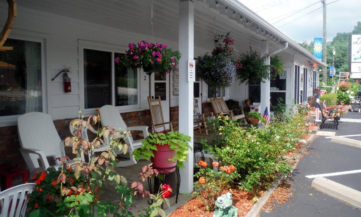 Maggie Valley Hotel | Laurel Park Inn