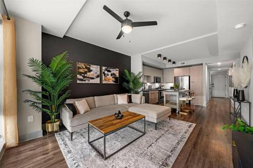 North Buckhead Apartment | Lavish 2BD/2BA Luxury Retreat w/ Premium Amenities