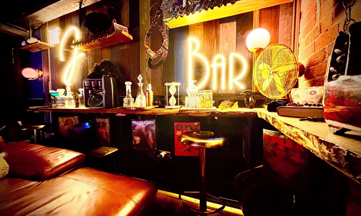 Paw Creek House | Lebouc's La Maison Verser - Bed, Bar, and Breakfast. Alcohol and Hookah Included