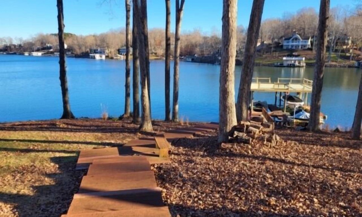 North Shore House | Leeward, Pappy's Place: 3 + 2 Kayaks, firepit, Ping Pong, Foosball, Wifi.