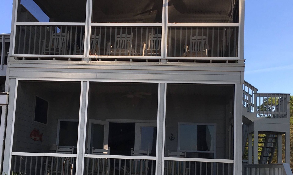 Panacea House | "Legasea," Old Florida Beachfront Charm with Two Screen Porches, Sleeps 7