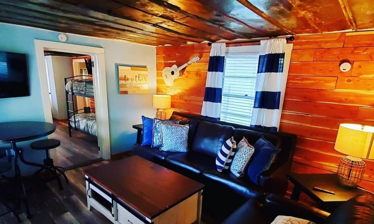 Town Creek House | LEVEL LOT!/NO STEPS!/GREAT FISHING/PIER/BOAT RAMP/PRIVATE GATE/WILSON LAKE/PORCH