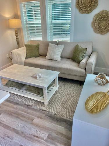 Jacksonville Beach Apartment | Lil' Beach Getaway