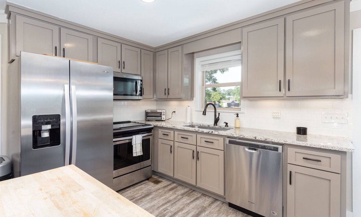 Talladega House | Livin' the Lake Life Rental