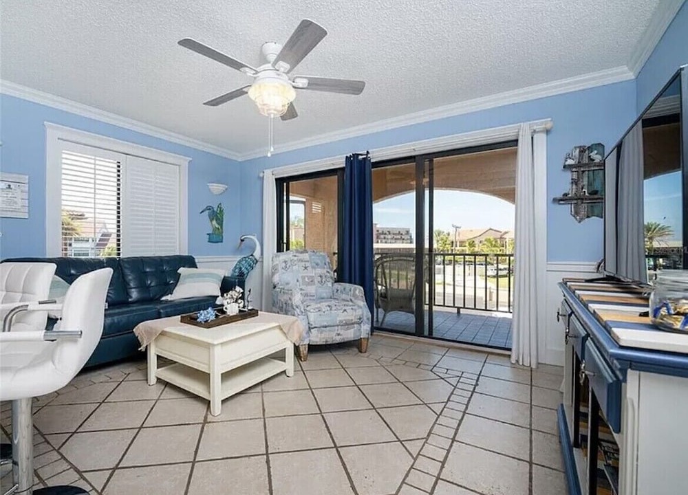 Englewood Condo | Location can’t be beat! Sit back, relax and enjoy the view !