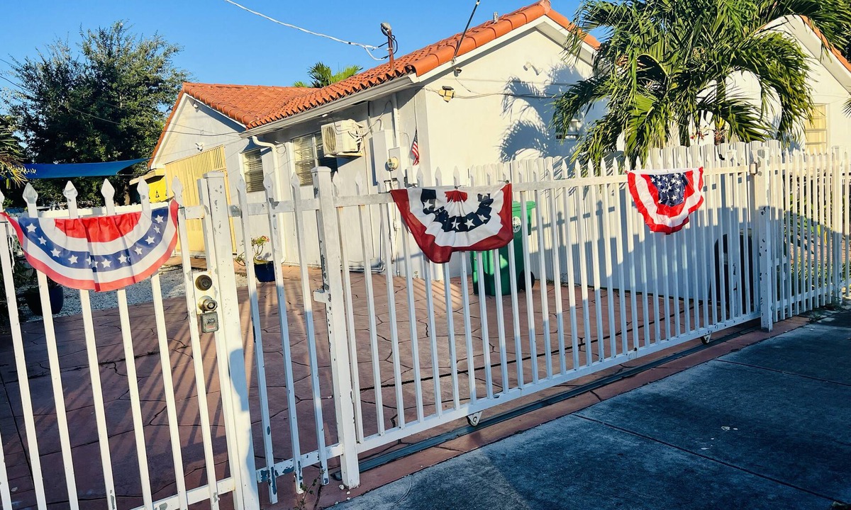 West Little Havana Apartment | Lovely 1 bedroom Apartment is very close to the highway.and the Airport