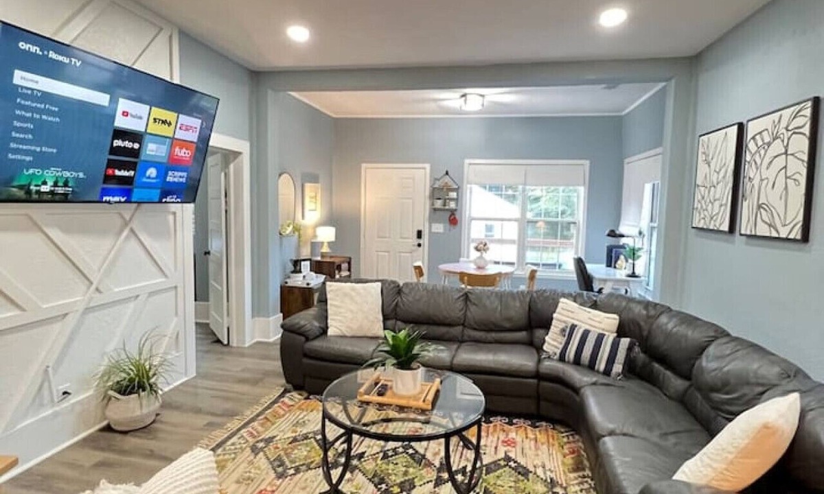 Valley Falls House | Lovely Pet Frendly Home by Sherman