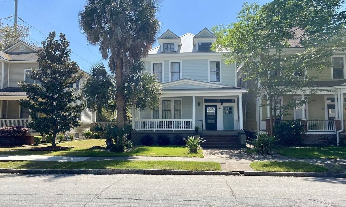 Dixon Park Apartment | Lower Level Executive Rental in Victorian District