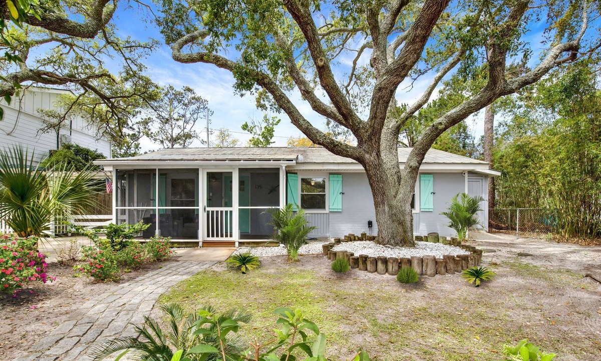 Tybee Island House | Lucky Charm | Creekfront Cottage, Screened Porch!