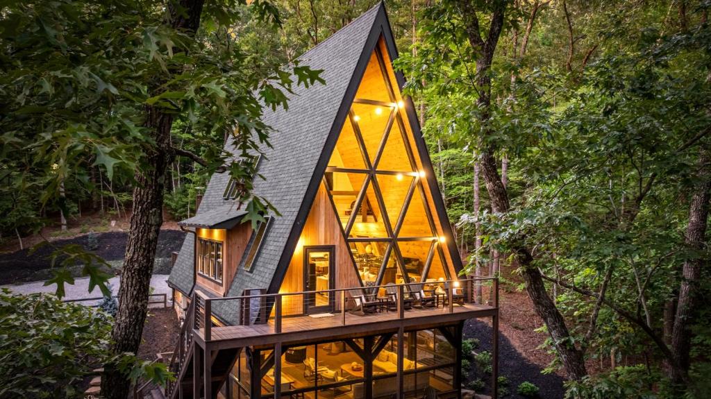 Morganton House | Luxe A-Frame Lodge Golf Hot Tub Blue Ridge