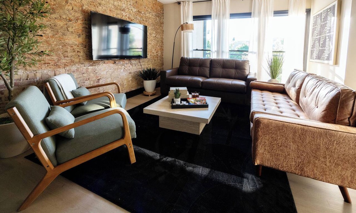 Greenville Downtown Apartment | Luxe Downtown 3BR w/Balcony Sleeps 6 N. Main St.