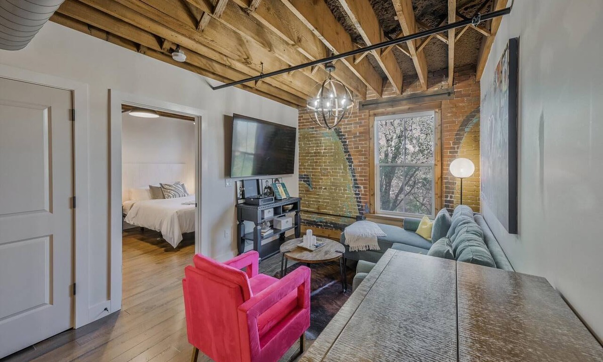 Nashville Apartment | Luxe Getaway Loft + Speakeasy | Stay Near Broadway