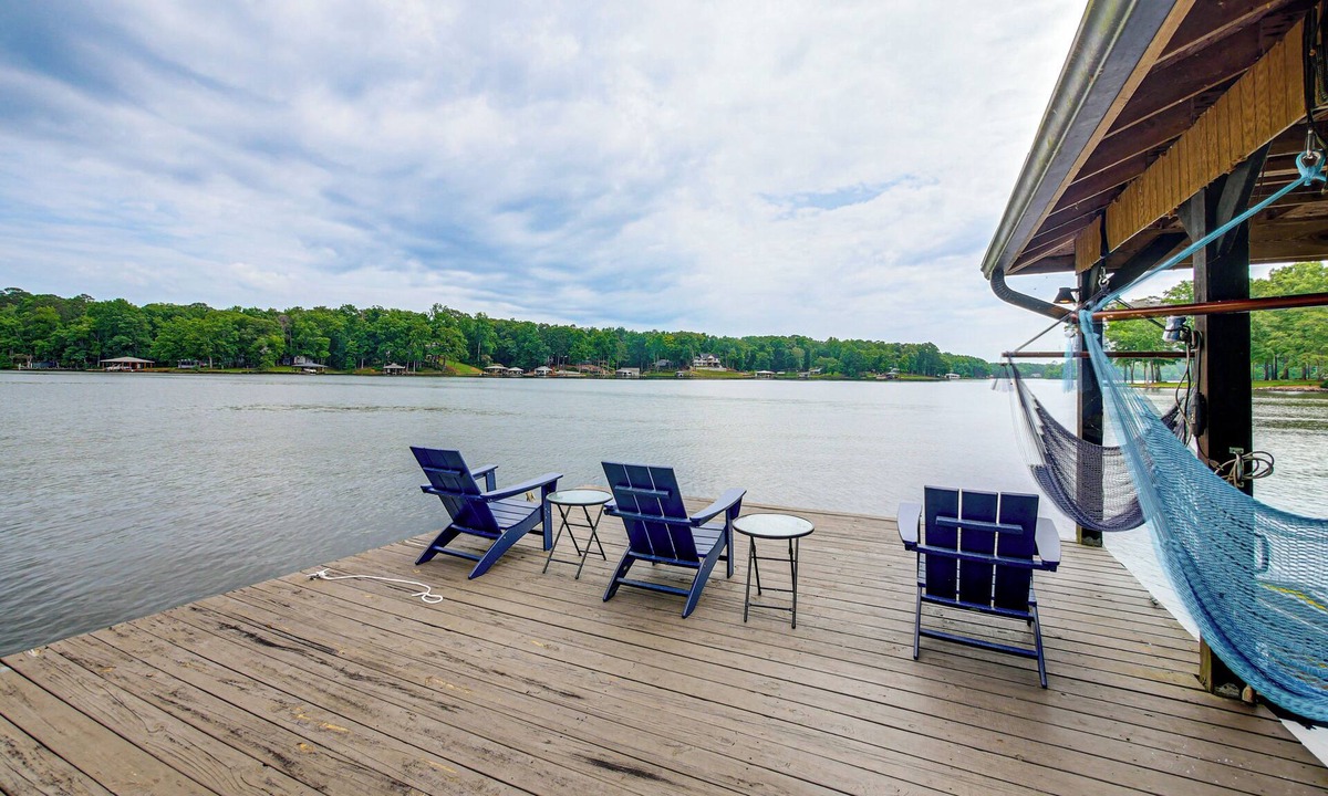 Eatonton House | Luxe Lake Sinclair Living: Private Dock & Beach!
