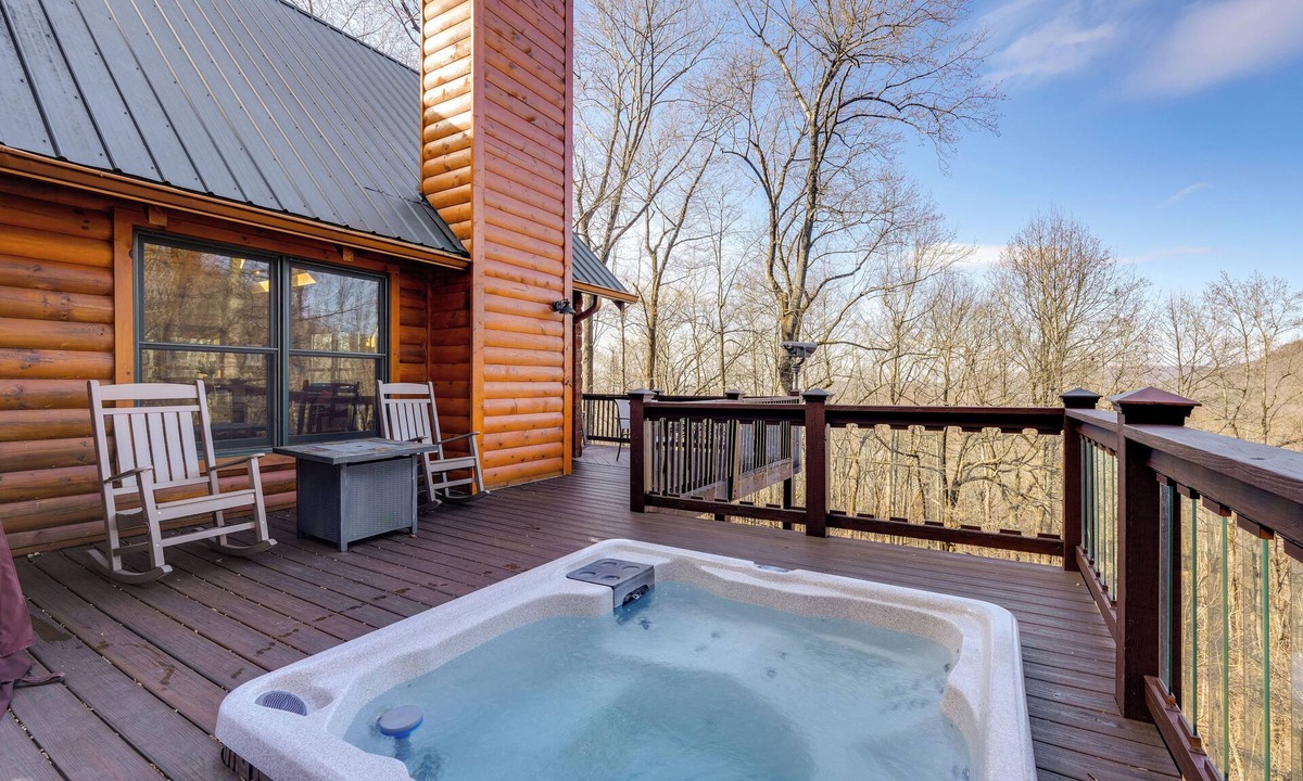Tate Cabin | Luxe Mtn-View Cabin w/Resort Perks in Jasper!