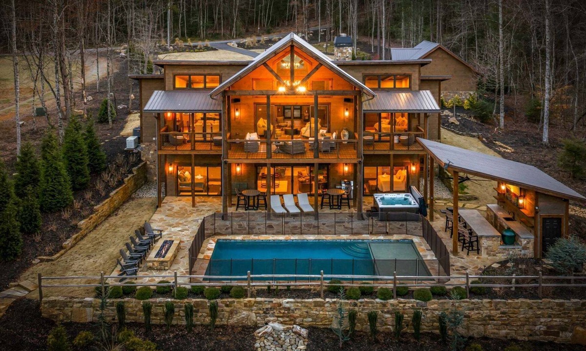 Epworth Cabin | Luxe Retreat at Blue Ridge - Pool | Hot Tub | Outdoor Kitchen | Firepit | Game Room