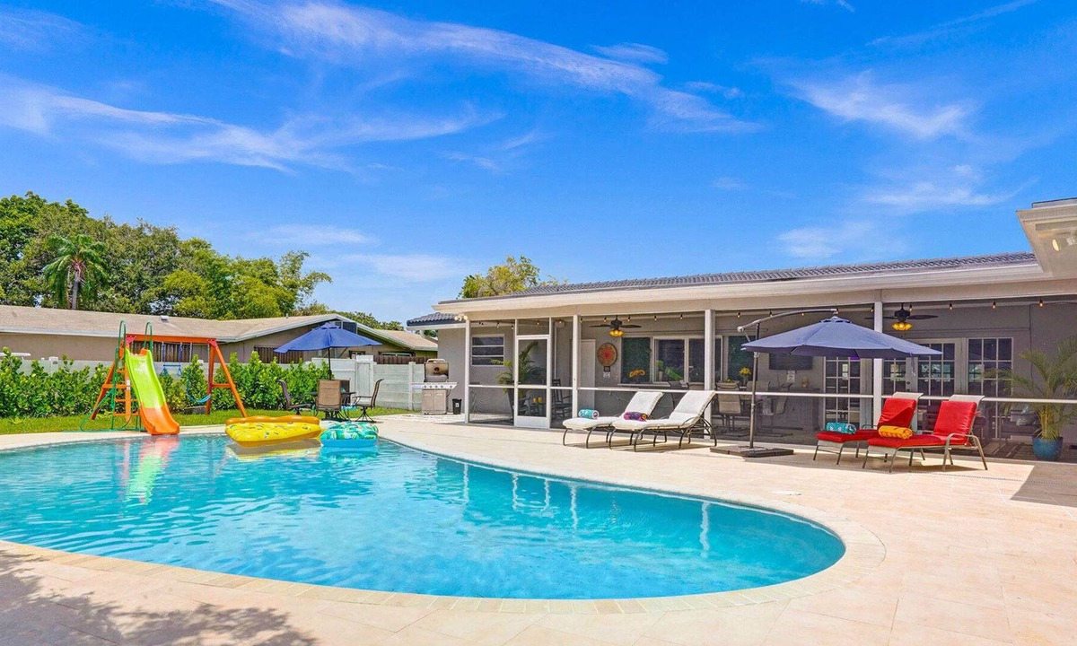 Hollywood Hills Villa | Luxurious 4BD Getaway~Heated Pool~Slide~Billiards