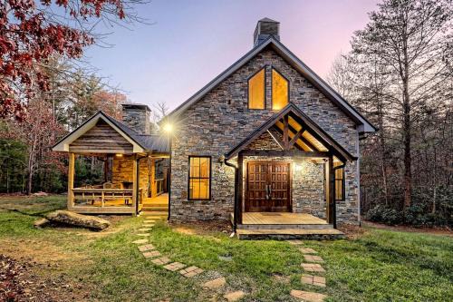 Clarkesville House | Luxurious Cottage Rental for an Amazing Family Getaway in Georgia