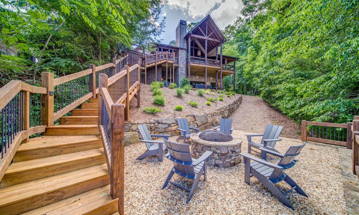 Blue Ridge House | Luxurious modern rustic house on Lake Blue Ridge - sleeps 14