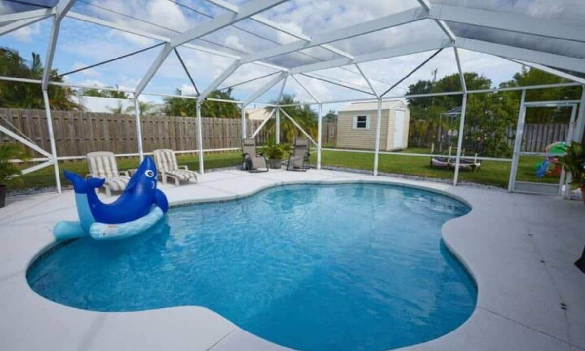 Port Saint Lucie Cottage | Luxurious Pool Cottage Sleep 2