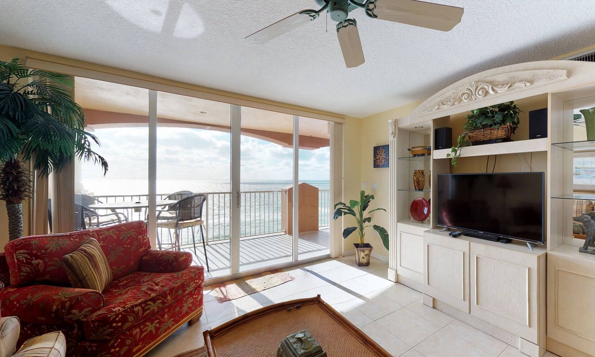 Redington Beach Condo | Luxurious waterfront penthouse with stunning Gulf views, hot tub & two pools