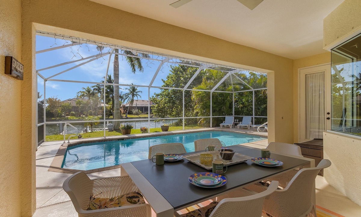 Cape Coral House | Luxury 4 Bedroom, Heated Pool. Billiard Room! Amazing Upscale Decor!- Villa Jolie - Roelens