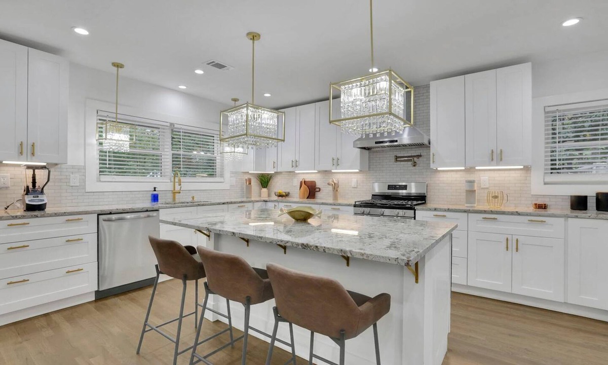 Buckhead House | Luxury 7BR Buckhead Oasis w Pool Gameroom Firepit
