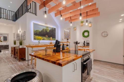 Jefferson City Apartment | Luxury Barndo 2B Europe Style Farm Stay Fresh Eggs