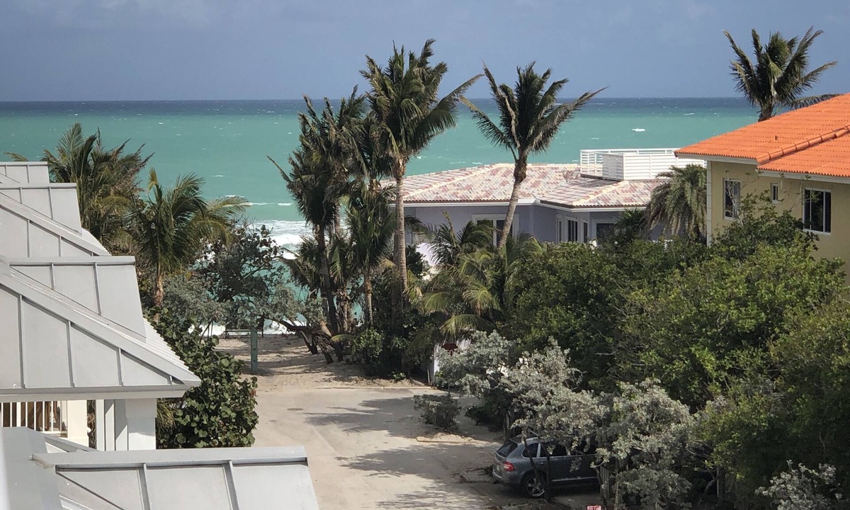 North Beach House | Luxury Beach Villa with Private Rooftop Pool & Elevator, Steps to Tranquil Beach