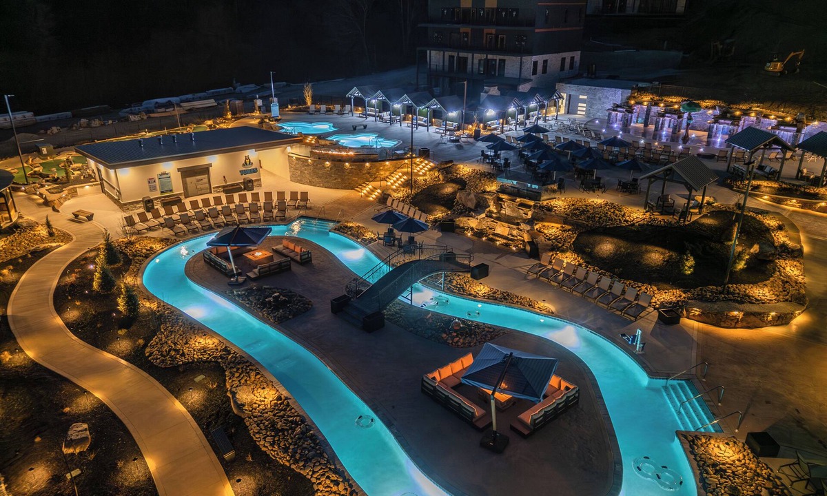 Sevierville Cabin | Luxury Cabin + Waterpark Access – Ideal for Large Groups