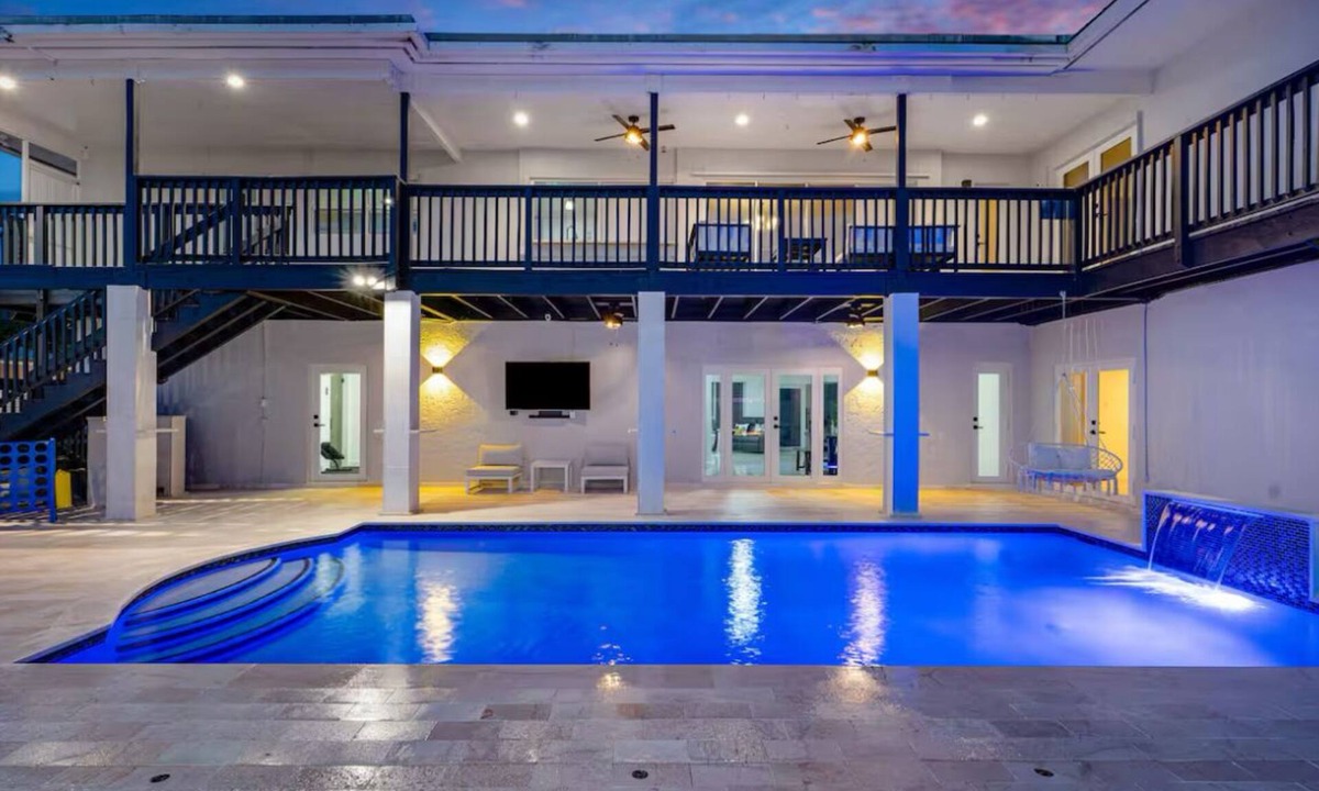 Cutler Bay House | Luxury Escape: Pool, Hot tub, Mini Golf & More!