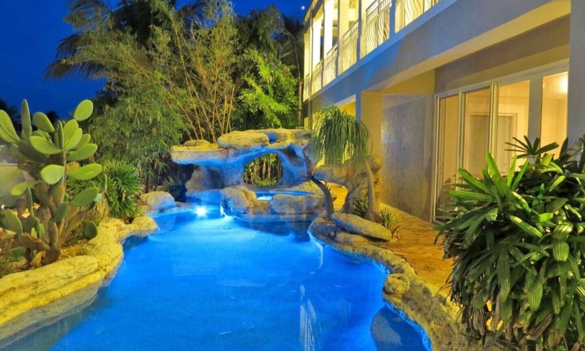 Venetian Shores House | Luxury Home with 60' Deep Water Dock, Waterfall Pool, HotTub, A/C and WiFi