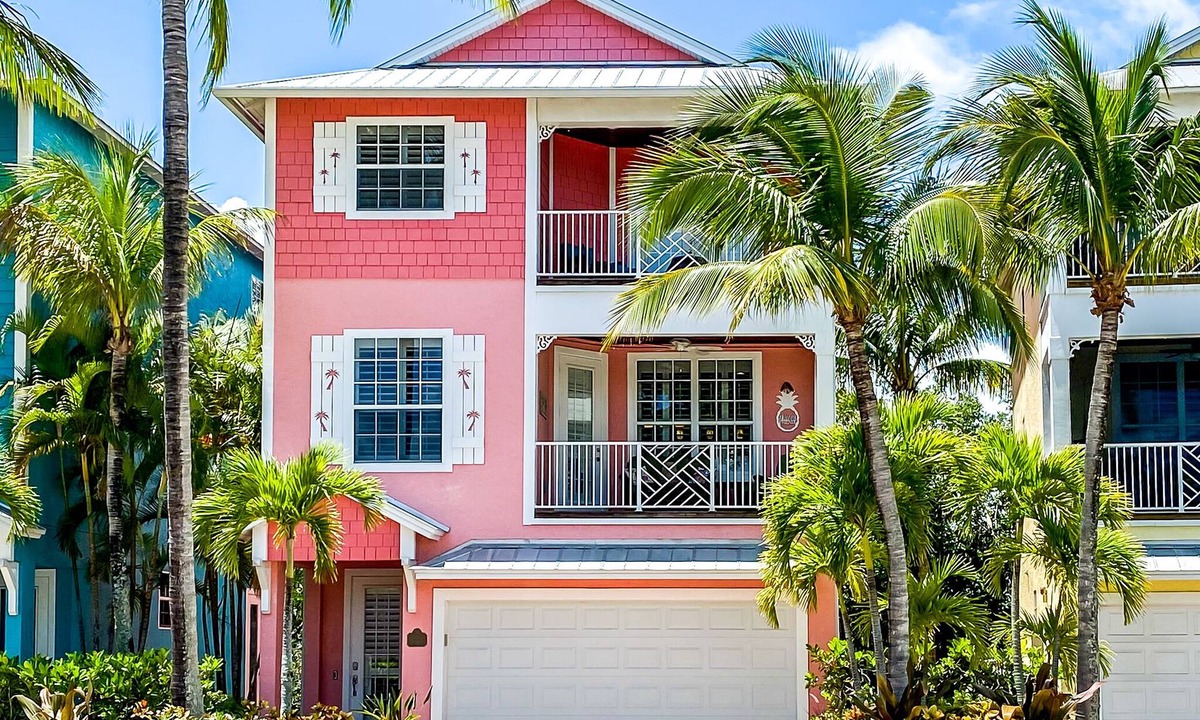 Stuart House | Luxury Key West feel steps from Historic downtown Stuart, minutes from the beach