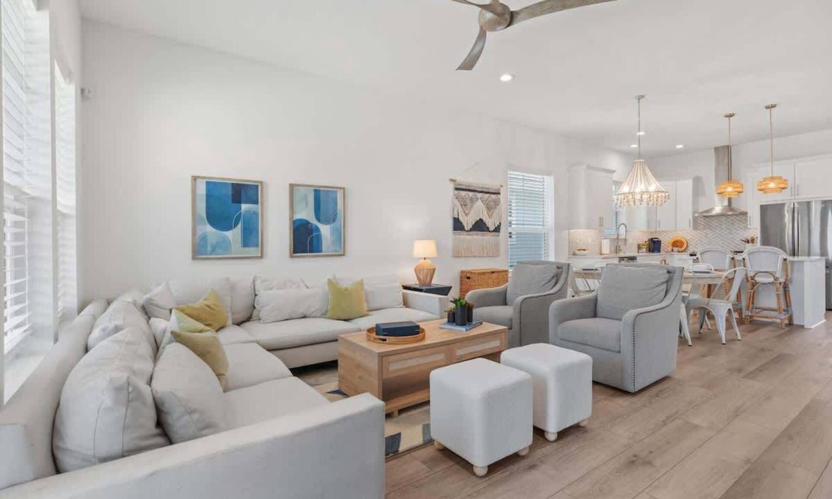 Jacksonville Beach House | Luxury Oasis 4 Blks to Pier and Beach w Game Room