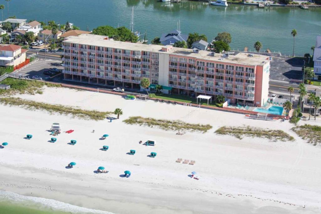 Treasure Island Apartment | Luxury Penthouse Suite at the Island Inn Beach Resort